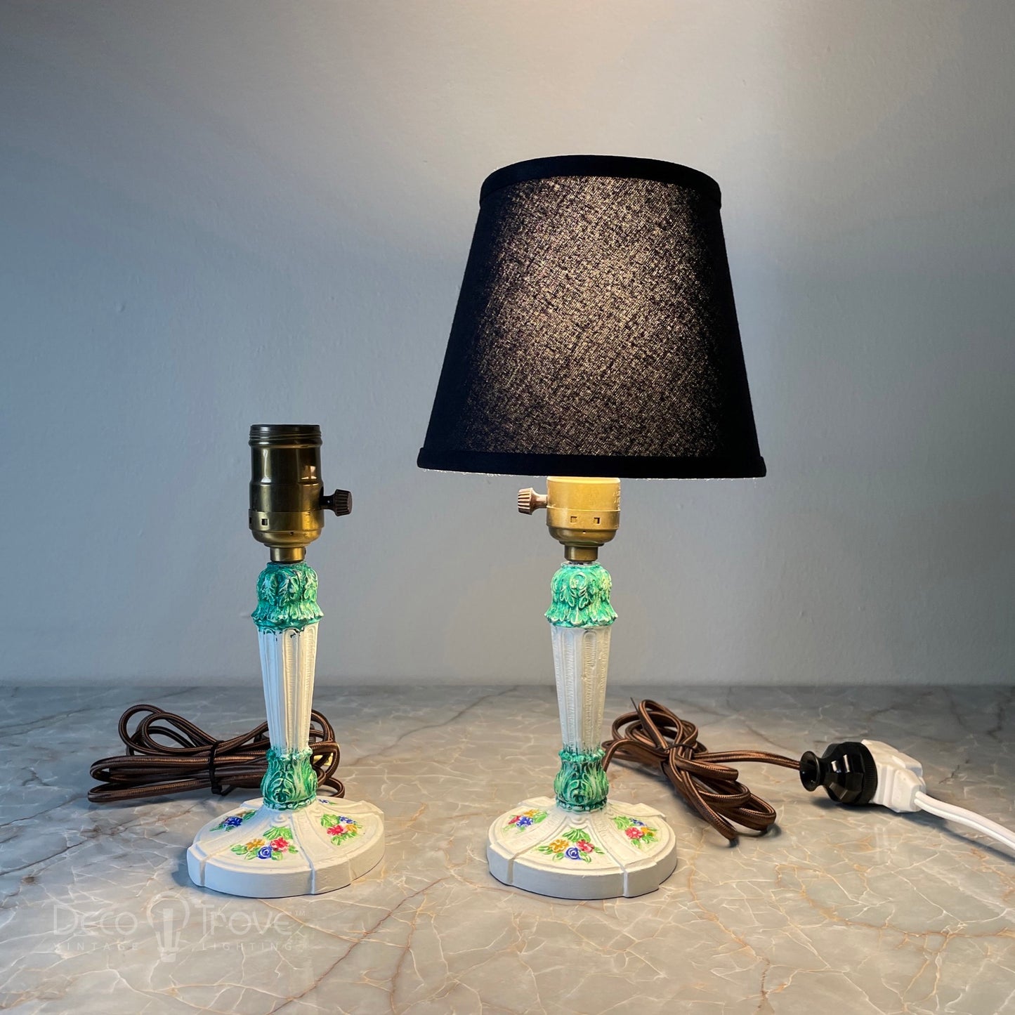Pareja de Pequeñas Lámparas Boudoir Florales Plateadas y Negras