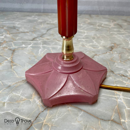 Lampe Catalin rouge avec base florale rose